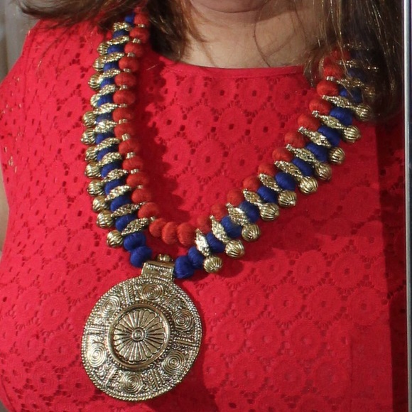 Tribal Vintage Jewelry-Big Round  Pendant Necklace - Picture 2 of 2